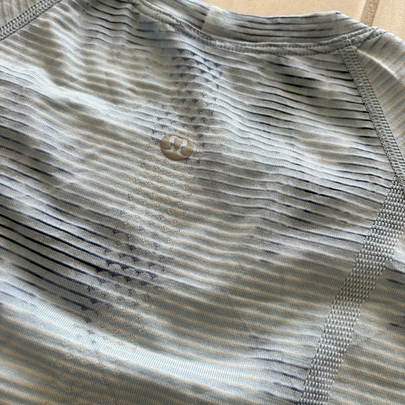 Lululemon Swiftly Tech Tie-Dye Short Sleeve Shirt, Size 4 - Picture 2 of 4